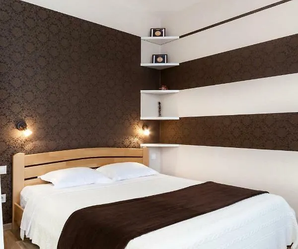 Shestaya Zhemchuzhina Apartament *